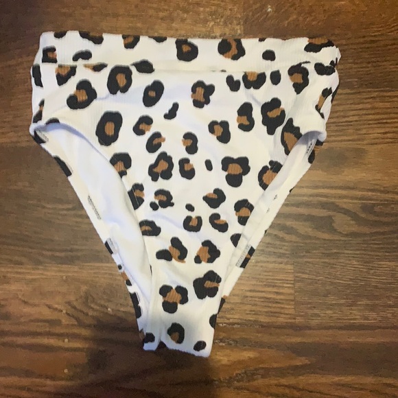 cheetah print high waisted bottoms! - Picture 1 of 2